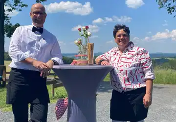 Das Team hinter der kleinen Ape.